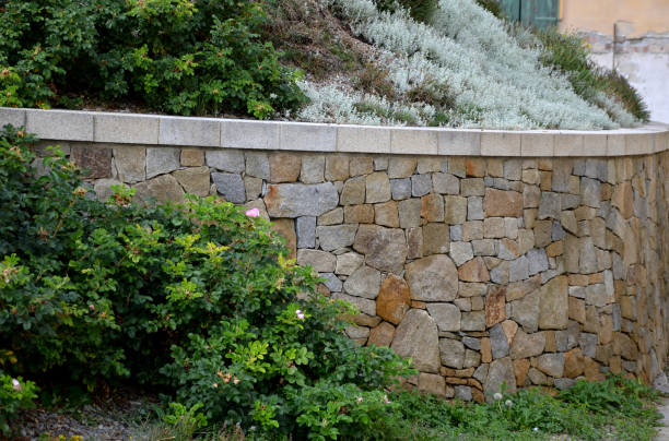 Colonial stone wall construction